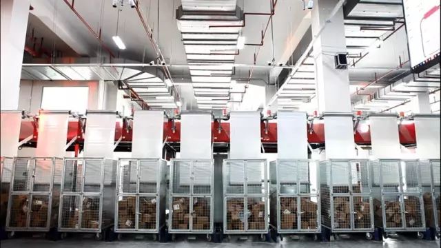 1、亞馬遜的智能機器人Kiva技術(shù)